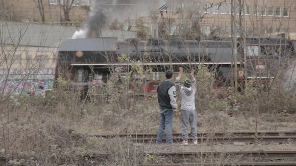 기차가 지가나는 동안	What To Do While Trains Pass By